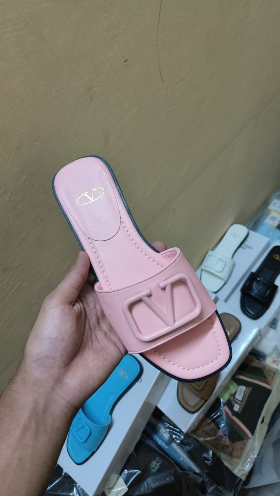 first copy valentino slides (5) first copy valentino slides (5)