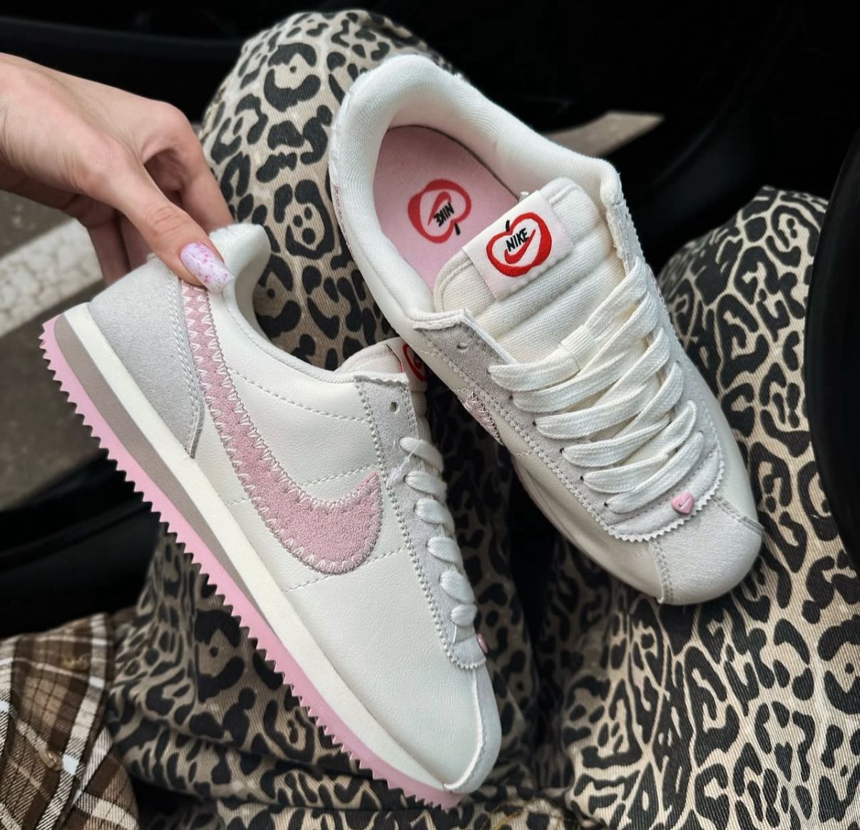 first copy nike cortez valentines (5) first copy nike cortez valentines (5)