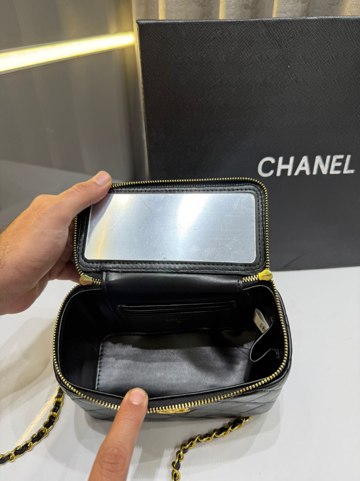 first copy chanel 24b vanity case with handle first copy chanel 24b vanity case with handle