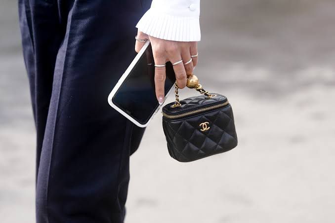 first copy chanel 24b vanity case with handle first copy chanel 24b vanity case with handle