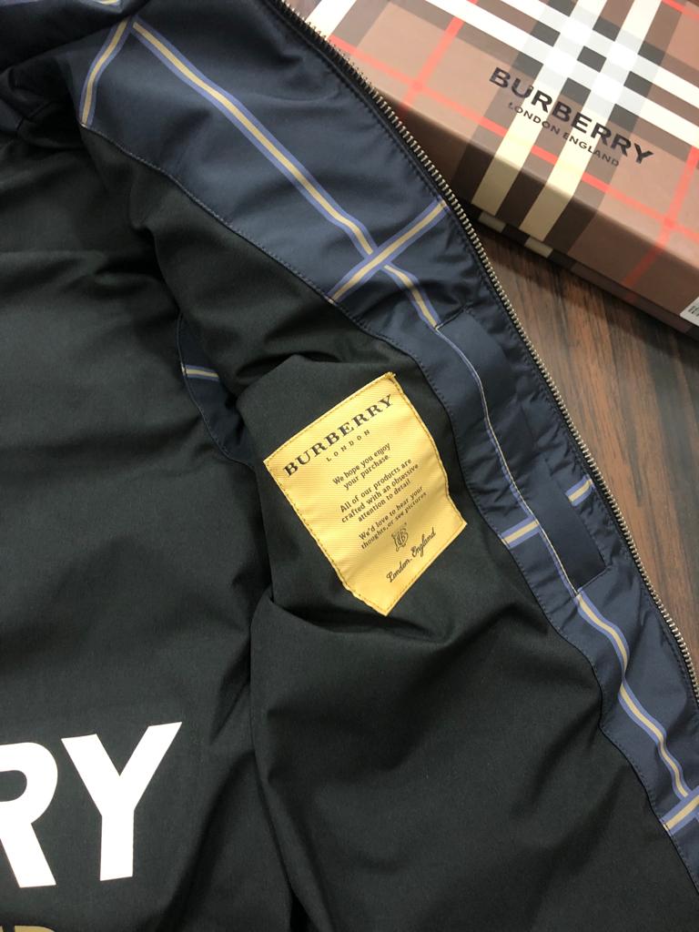 first copy burberry half sleeves puffer jacket (2) first copy burberry half sleeves puffer jacket (2)