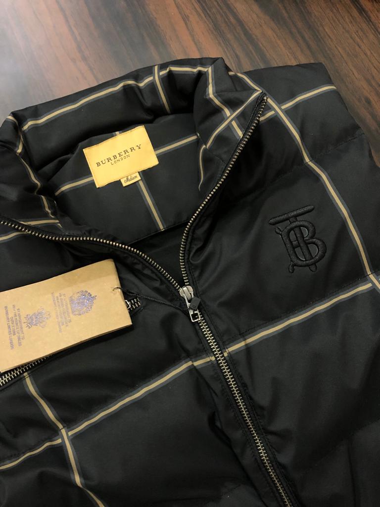 first copy burberry half sleeves puffer jacket (3) first copy burberry half sleeves puffer jacket (3)